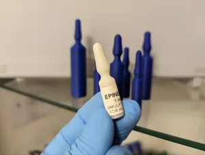 Glass ampoule prop for healthcare simulation