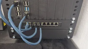 Lab Rax - 10" - 1U - TP-Link_TL-SG108E