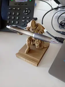 Knight Pen Holder