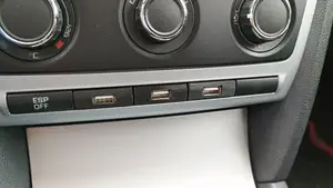 Skoda Octavia II USB panel button