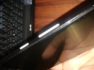 Google Pixel 2 XL power and volume buttons