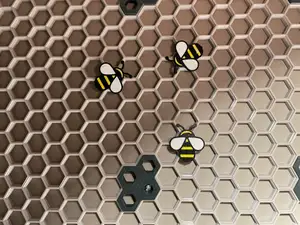 A bee for your honeycomb storage wall (HSW)!