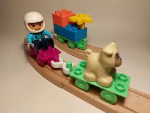 Duplo/Brio Car (for Wooden Train Tracks) with coupler system