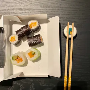 Sushi rest for chopsticks