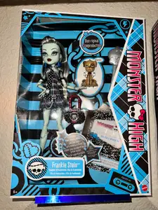 Monster High Creeproduction Shelf
