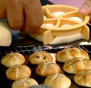 Formy na housky a jiné pečivo (Dumpling Maker)