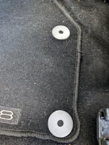 Peugeot 208-II foot mat clips