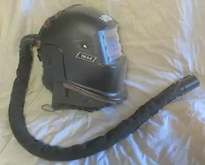 Welding helmet with air filtering block