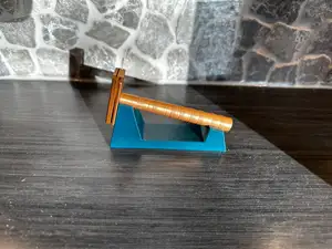 Henson Razer Stand
