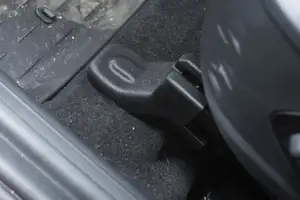 Seat tracks cover for Hyundai Tucson NX4 (2021-)