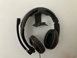 Headphones wall hanger (easy to print)