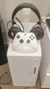 Gamer Stand for Xbox One Controller and Headset