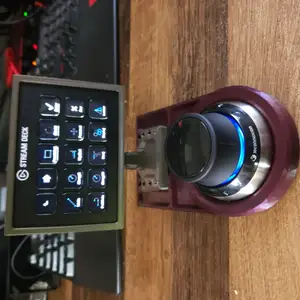 Adjustable mount for Elgato StreamDeck and 3D Connection manipulator