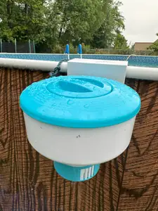 Swimming pool chlorine floater holder