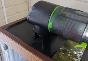 Aquarium automatic fish feeder mount