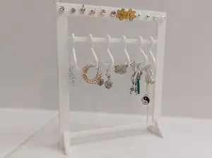 Earring stand: Rack with hangers