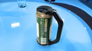 Beer can top with handle
