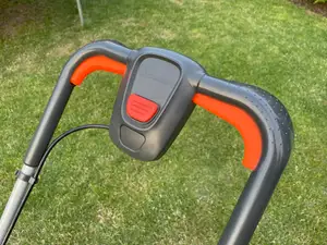 Gardena lawn mower PowerMax Li-18/32 handle