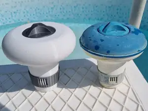 Pool float for chlorine