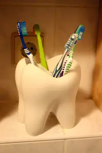 Tooth - Toothbrush Holder BIGGER / SMILE VERSION
