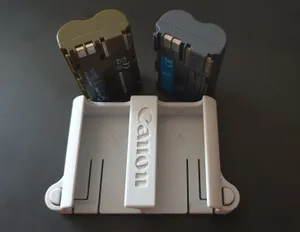 Portabaterías doble para BP-511 con pulsadores de liberación. Double battery holder for BP-511 with release buttons.