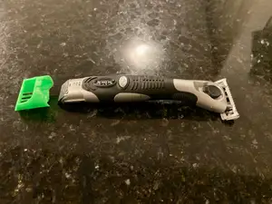 Adjustable comb for Schick Quattro Titanium razor with trimmer.