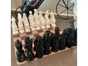 E S Lowe Renaissance Chess Set