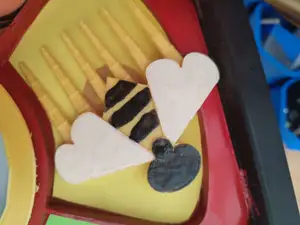 Bee hair comb