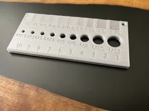 Bolt gauge with thread pitch identifier (metric and SAE)
