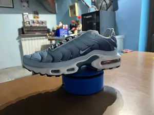 Rotating Stand for Shoes
