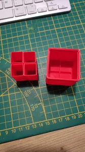 Gridfinity 1x1 bin with 4 loose bins