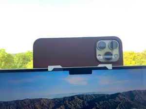 Continuity Camera Holder MacBook Pro and iPhone 14 Pro with case (11mm)
