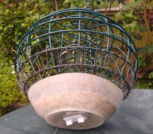 Wing Bolt replacement for RSPB squirrel-proof fat ball feeder (older spherical style)