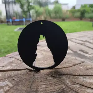 howling wolf keychain