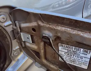 Fuel Tank Cap Tether Clip