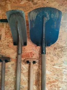 Shovel holder
