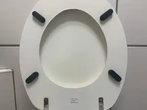 Toilet seat spacer for Eisl toilet seat