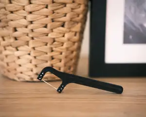 Flossy (Reusable Dental Floss Holder)