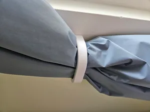 Curtain Hook w/ Hidden Command Strip