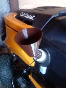 Cub Cadet fuel tank funnel / palivový trychtýř pro zahradní traktor Cub Cadet