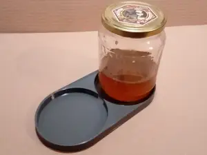 Tray for two glasses of honey / Tác pod dvě sklenice medu