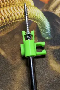 Screw Claw for Screwdriver and Bits