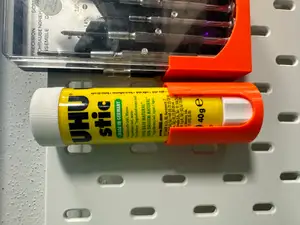 Parametric Glue Stick Holder for Skadis (SkadisTNut, FreeCAD)