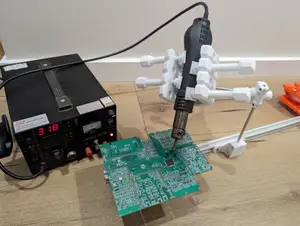 Universal stand for hand equipment