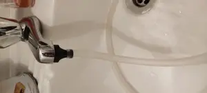 Water tap threaded hose connector