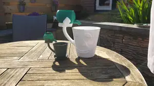 Flowerpot figure with watering can