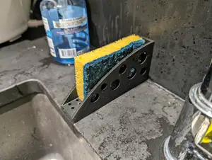 Sponge holder with water drain system