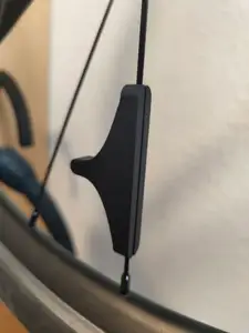 Bladed spoke holder