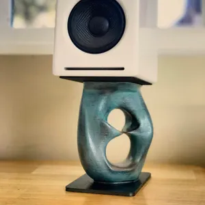 Speaker Stands with Points