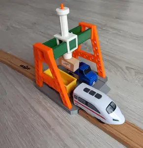Gantry crane for wooden trains (Brio compatible) - magnetic load and button cargo release!